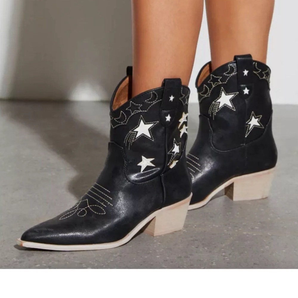 Festival Western Shooting Star Embroidered black Cowboy Boots 6.5